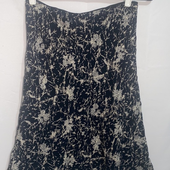 Lily Black And White Floral Print Skirt size Large - Picture 6 of 9